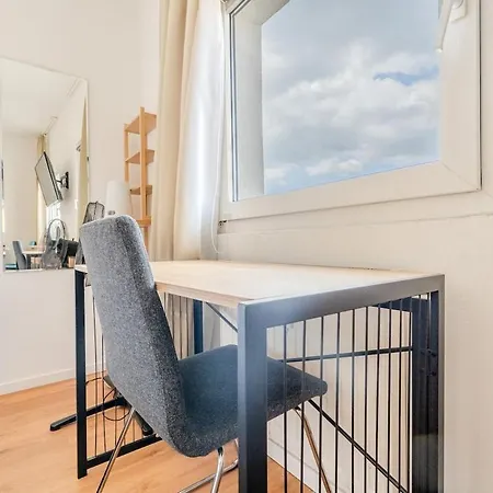 Noor Bright Workspace Parking Option Apartment *